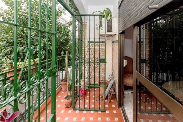 Foto 2 de Casa adossada en venda a Nervión de 6 habitacions amb terrassa i garatge