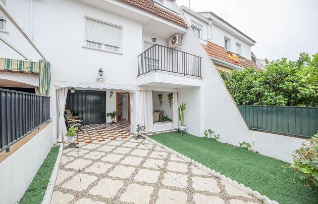 Foto 1 de Casa adossada en venda a Las Almenas de 4 habitacions amb terrassa i piscina