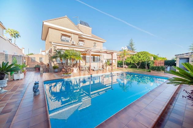 Foto 1 de Casa en venda a Las Almenas de 5 habitacions amb piscina i garatge