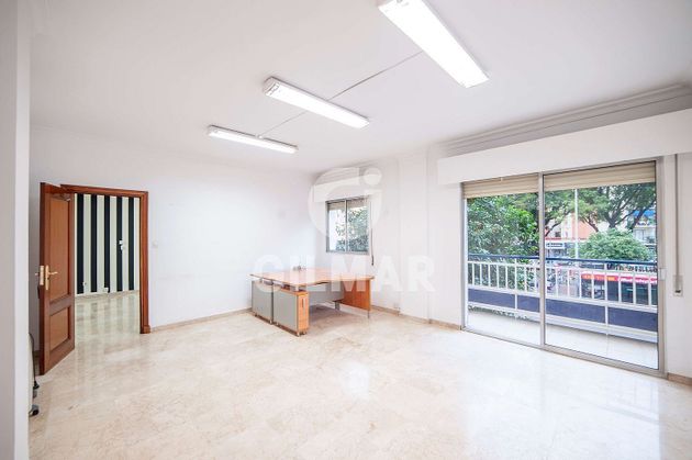Foto 1 de Oficina en alquiler en Los Remedios con terraza y aire acondicionado