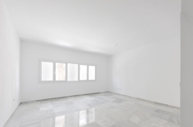 Foto 1 de Venta de piso en calle Santísimo Cristo de la Salud de 4 habitaciones con garaje y aire acondicionado