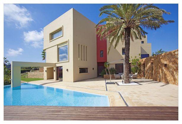Foto 1 de Xalet en venda a Puerto de Sotogrande-La Marina de 6 habitacions amb terrassa i piscina