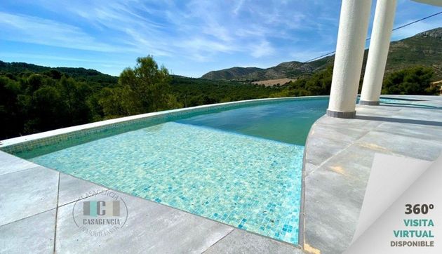 Foto 1 de Chalet en venta en El Balcó - Jaume I de 5 habitaciones con terraza y piscina