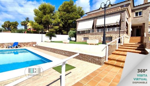 Foto 1 de Venta de chalet en Montornés - Las Palmas - El Refugio de 6 habitaciones con terraza y piscina