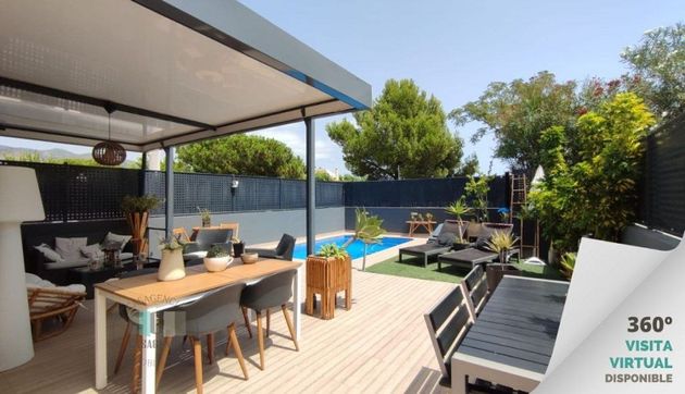 Foto 1 de Casa en venda a Curva - Heliópolis de 4 habitacions amb terrassa i piscina