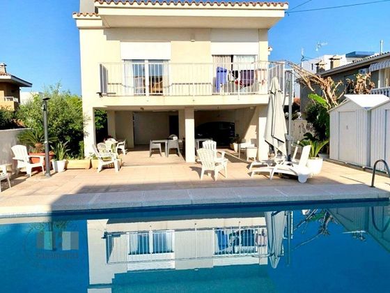 Foto 2 de Xalet en venda a Playa de Almazora-Ben Afeli de 5 habitacions amb terrassa i piscina