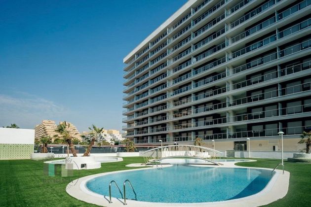 Foto 1 de Pis en venda a Marina d'Or de 2 habitacions amb terrassa i piscina