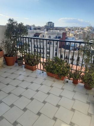 Foto 1 de Venta de ático en Russafa de 4 habitaciones con terraza y aire acondicionado