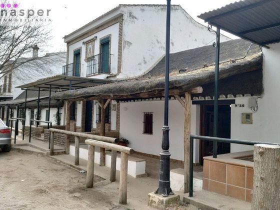 Foto 1 de Casa adossada en venda a calle Sanlúcar de 3 habitacions amb terrassa i jardí