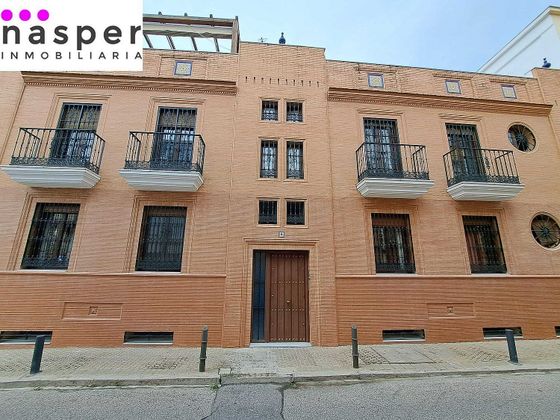 Foto 2 de Casa en venda a Nervión de 9 habitacions amb terrassa i garatge