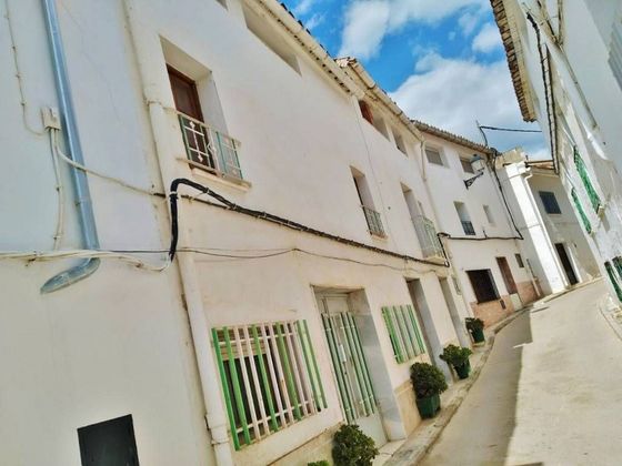 Foto 1 de Casa en venda a calle Calvario de 6 habitacions amb terrassa i balcó