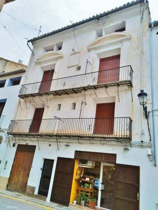 Foto 1 de Casa adosada en venta en calle Martires de 10 habitaciones con terraza y garaje