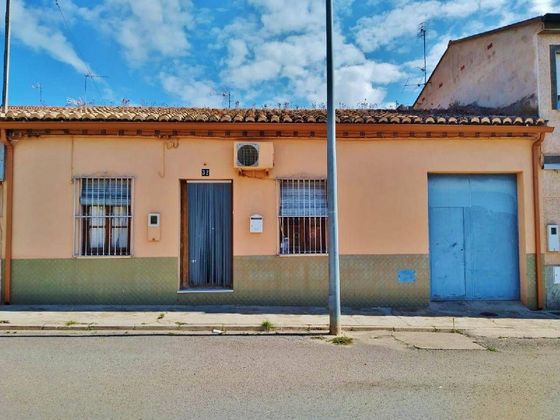 Foto 1 de Casa en venda a Villar del Arzobispo de 5 habitacions amb terrassa i garatge