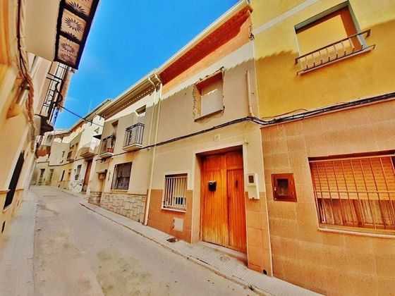 Foto 2 de Venta de casa en calle Sant Cristòfol de 3 habitaciones con terraza