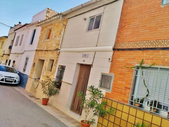 Foto 2 de Casa en venda a calle Solanas de 4 habitacions amb terrassa i garatge