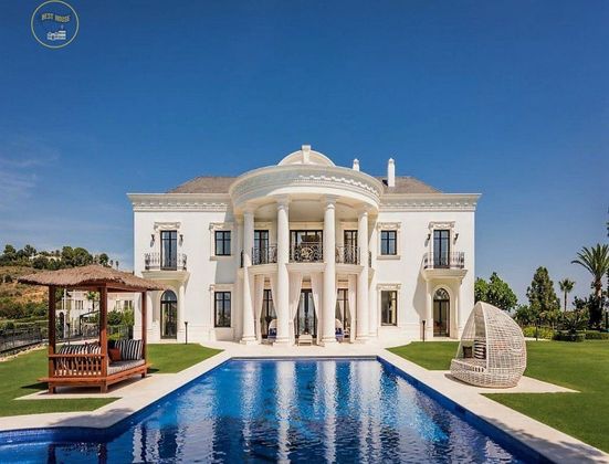 Foto 1 de Xalet en venda a Cabo Pino - Reserva de Marbella de 7 habitacions amb terrassa i piscina