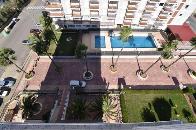 Foto 1 de Venta de piso en Torreblanca de 5 habitaciones con terraza y piscina
