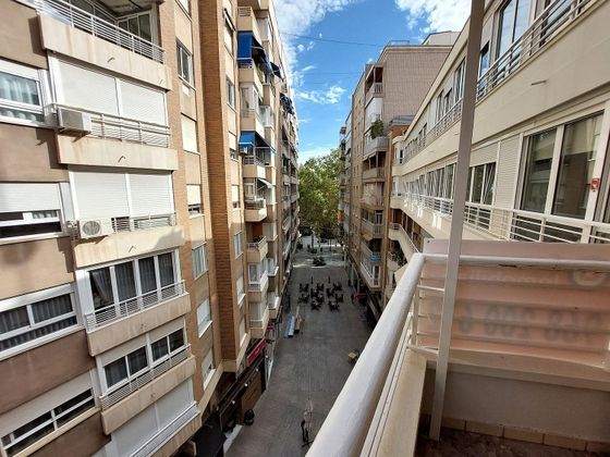 Foto 2 de Pis en venda a Centro - Murcia de 4 habitacions amb terrassa i balcó