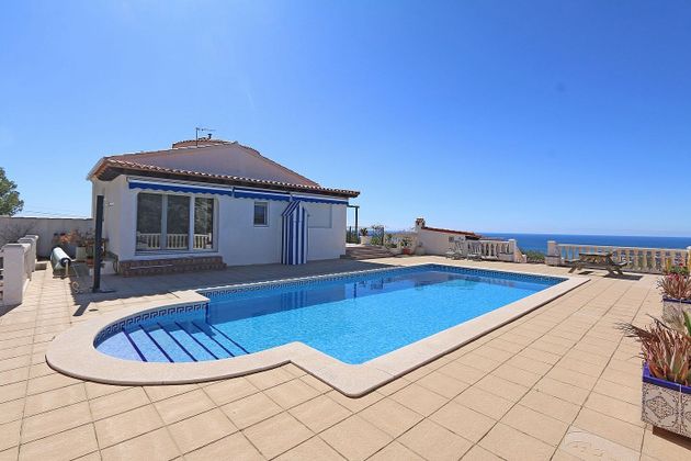 Foto 1 de Xalet en venda a calle Isla Espinosa de 4 habitacions amb terrassa i piscina