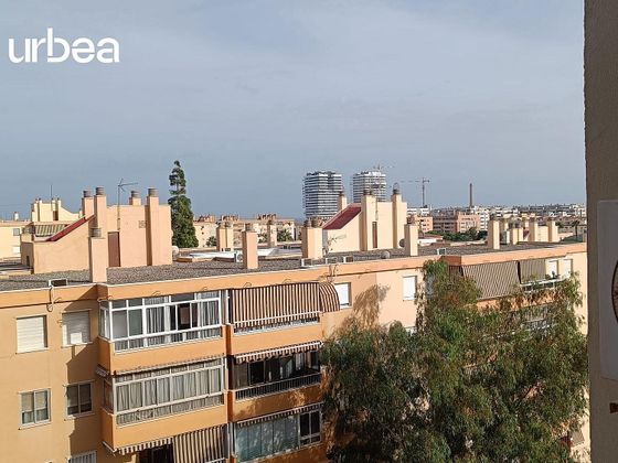 Foto 2 de Piso en venta en Parque Mediterráneo - Santa Paula de 3 habitaciones con terraza y ascensor