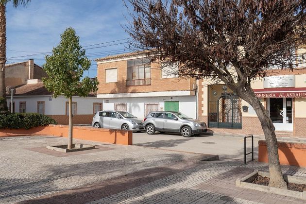 Foto 2 de Casa en venda a plaza De la Constitucion de 4 habitacions amb garatge i balcó