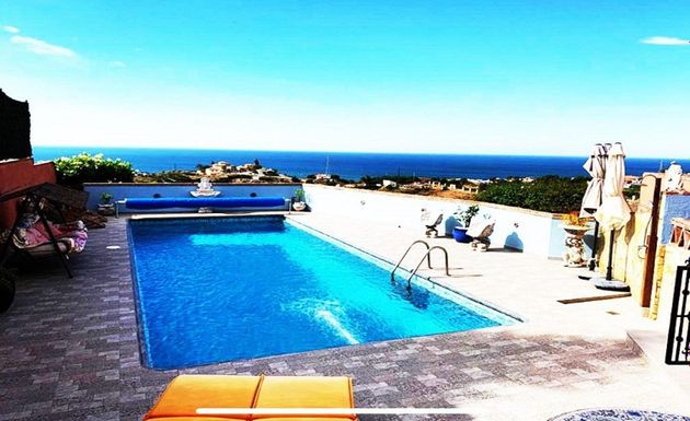 Foto 1 de Xalet en venda a Benajarafe – Almayate de 8 habitacions amb terrassa i piscina