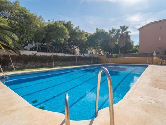Foto 2 de Pis en venda a El Mayorazgo - El Limonar de 4 habitacions amb terrassa i piscina