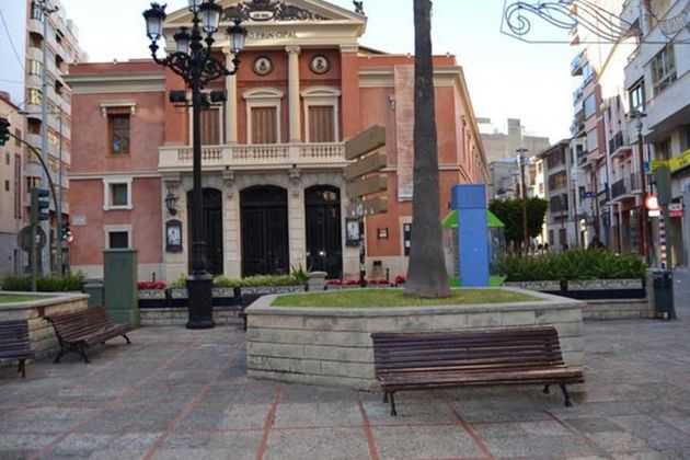 Foto 1 de Pis en venda a plaza La Paz de 5 habitacions amb balcó i ascensor