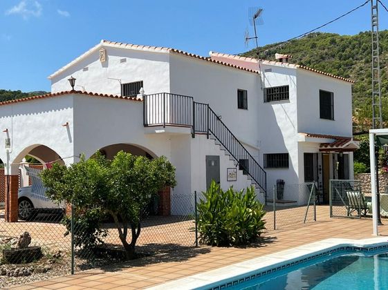 Foto 2 de Xalet en venda a calle De la Sierra de 6 habitacions amb terrassa i piscina