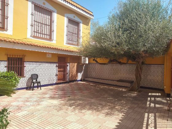 Foto 2 de Chalet en venta en El Grao de 6 habitaciones con terraza y piscina