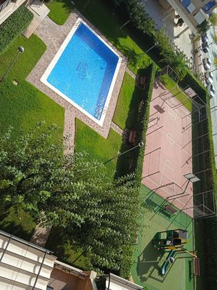 Foto 2 de Piso en venta en Parque Sensal de 2 habitaciones con piscina y garaje