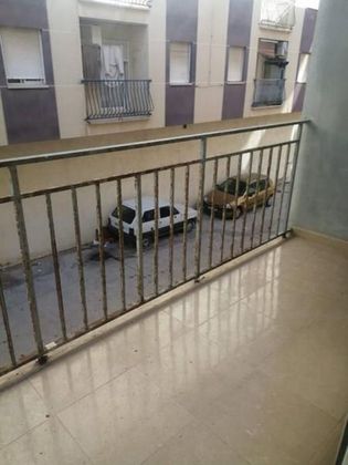 Foto 2 de Venta de piso en Zona Centro de 3 habitaciones con balcón