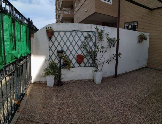 Foto 1 de Pis en venda a calle Jardines del Mar de 2 habitacions amb terrassa i piscina