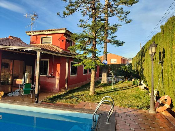 Foto 2 de Chalet en venta en urbanización Abeller de 4 habitaciones con terraza y piscina