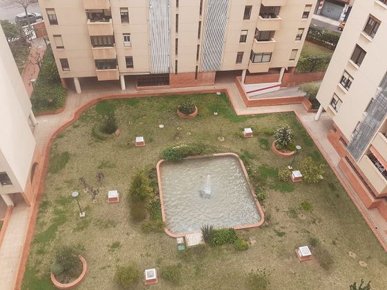 Foto 2 de Venta de piso en Este de 4 habitaciones con terraza y piscina