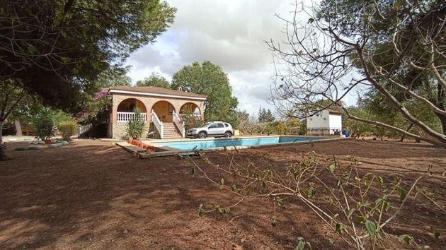 Foto 1 de Xalet en venda a Carmona de 4 habitacions amb terrassa i piscina