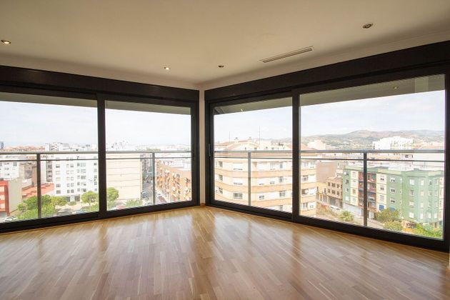 Foto 1 de Venta de piso en plaza España de 4 habitaciones con garaje y aire acondicionado