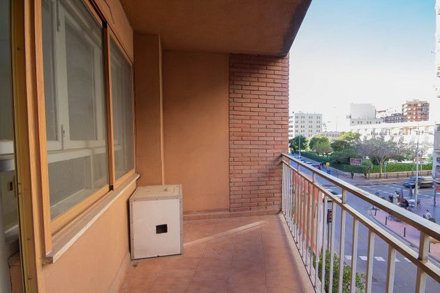 Foto 1 de Alquiler de piso en avenida De Casalduch de 4 habitaciones con muebles y balcón