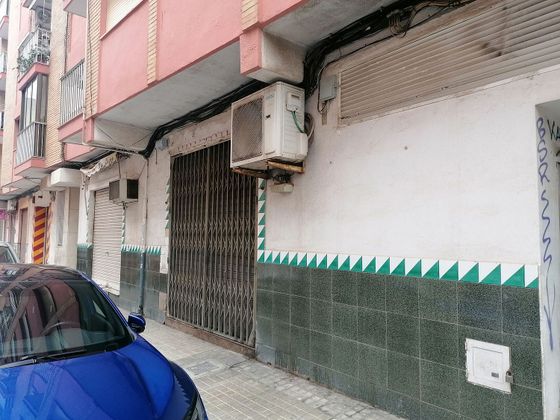 Foto 2 de Alquiler de local en calle Murillo con aire acondicionado
