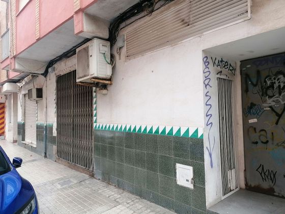 Foto 1 de Alquiler de local en calle Murillo con aire acondicionado