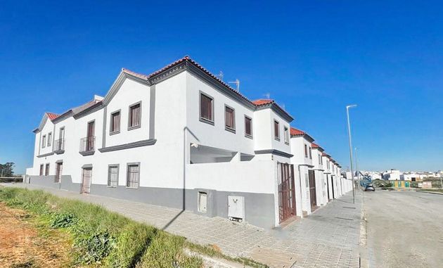 Foto 2 de Casa en venda a calle Utrera de 3 habitacions amb terrassa i balcó