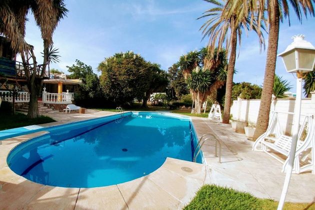 Foto 2 de Xalet en venda a El Pinillo de 6 habitacions amb terrassa i piscina