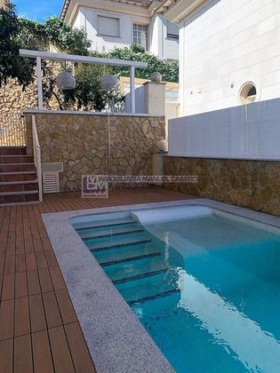 Foto 1 de Casa adossada en venda a Ruta de la Plata de 5 habitacions amb piscina i garatge