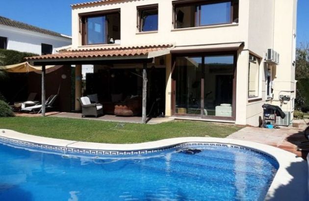 Foto 2 de Xalet en venda a El Zaudín - Club de Golf de 4 habitacions amb terrassa i piscina