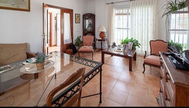 Foto 1 de Casa en venda a calle Emilio Lledó de 4 habitacions amb terrassa i piscina
