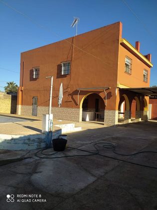 Foto 2 de Venta de casa rural en Coria del Río de 5 habitaciones con terraza y piscina