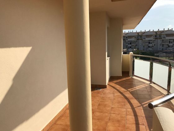 Foto 2 de Venta de piso en calle D'astúries de 3 habitaciones con terraza y piscina
