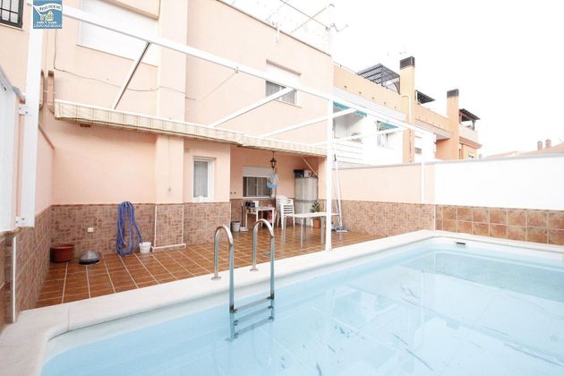 Foto 1 de Casa adossada en venda a Zona Poniente de 4 habitacions amb terrassa i piscina