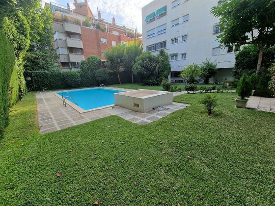 Foto 1 de Venta de piso en Cervantes de 6 habitaciones con terraza y piscina