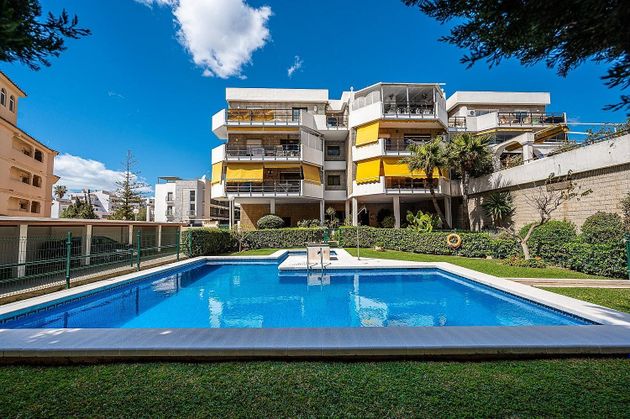 Foto 1 de Pis en venda a La Carihuela de 3 habitacions amb terrassa i piscina